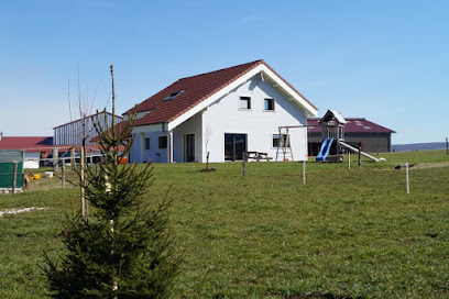 Une Escapade À La Campagne Gîte Au Calme À La Ferme Proche Pistes De Ski Route Des Vins Du Jura, Location De Vacances au Vaudioux