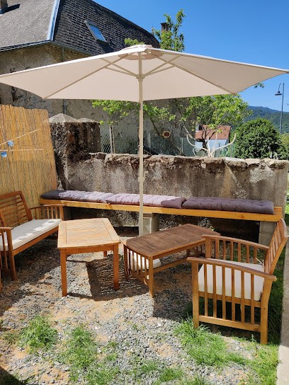 La Maison entre Lac et Montagnes, Location de Vacances à Mayres-Savel