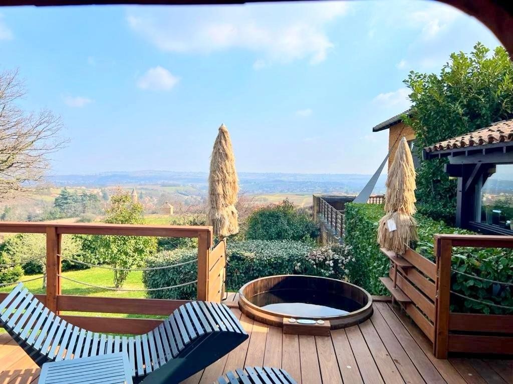 CABANE SPA SAUNA, Chambre d'Hôtes à Ville-sur-Jarnioux