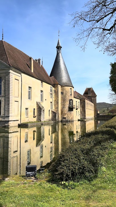 Les Maisons du Château de Commarin, Maison d'Hôtes à Commarin