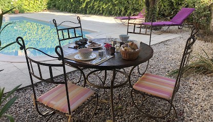 Maison des Bourgades - BB - Chambres d'hôtes, Chambre d'Hôtes à Saint-Julien-de-Peyrolas