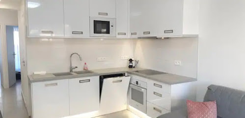 Impeccable 3 Pièces Avec Balcons, La Plage À 50M, Location De Vacances à Antibes