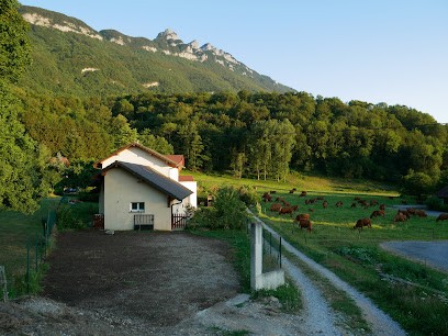 Entre Lacs, Vigne & Monts, Chambre d'Hôtes à Saint-Jean-de-Chevelu