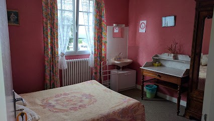 M. et Mme Bernard LÉCRIVAIN, Chambre d'Hôtes à Courtils
