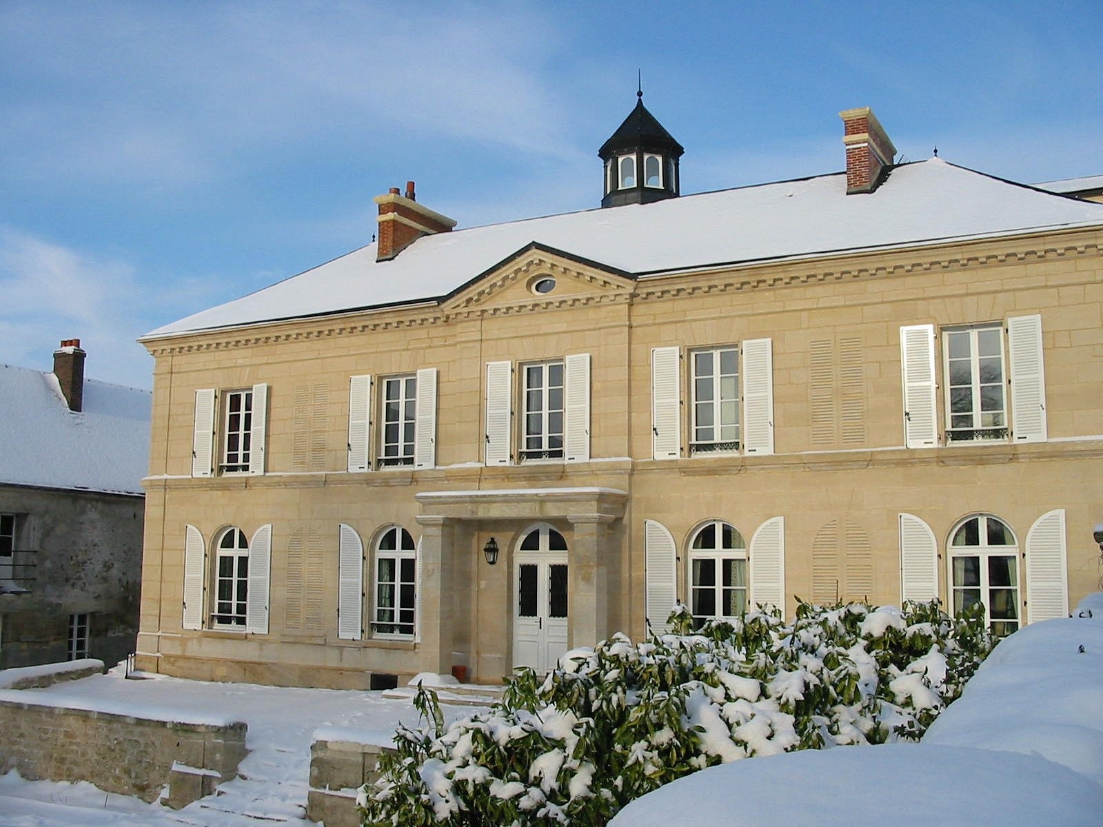 Le Clos Du Saule, Chambre d'Hôtes à Gouzangrez