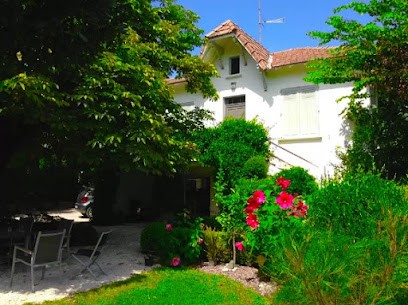 Apartment With Garden, Pool And Spa, Location de Vacances à Villeneuve-lès-Avignon