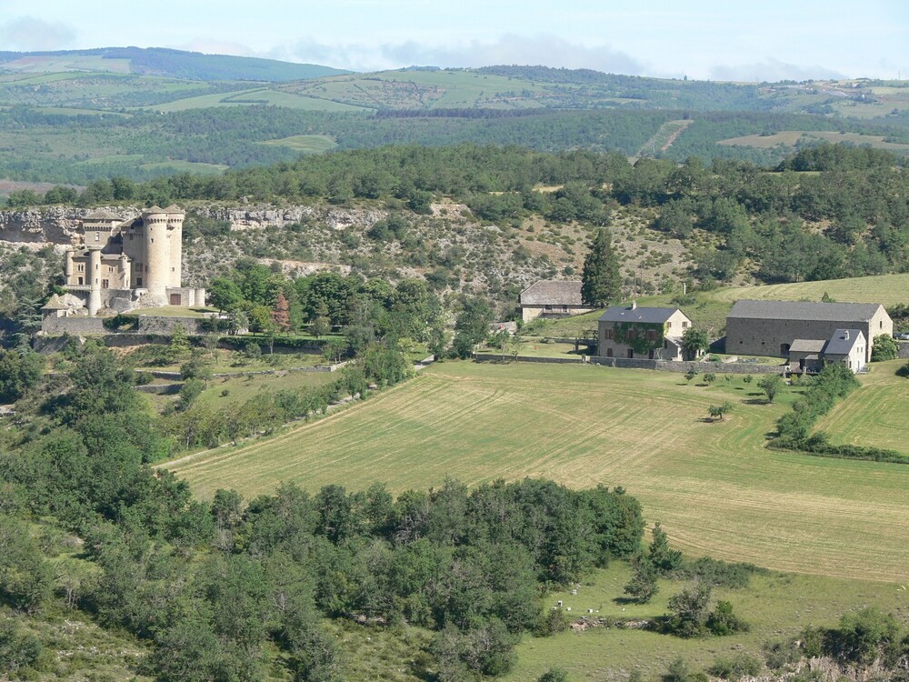 Gite de Cabrières, Cabrières Château, Compeyre, Location de Vacances à Compeyre