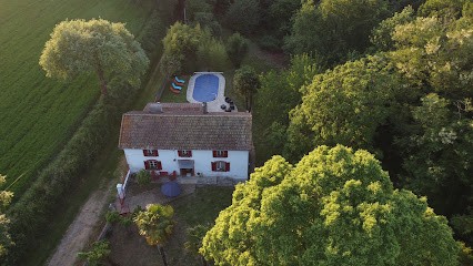 Maison dans les bois, Chambre d'Hôtes à Villefranque