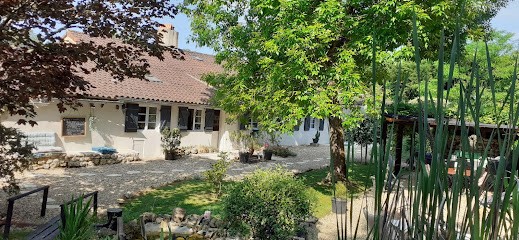 Chambres d'hôtes Douvilla - Bed and breakfast Dordogne Périgord/ Parc arboré piscine, Chambre d'Hôtes à Douville