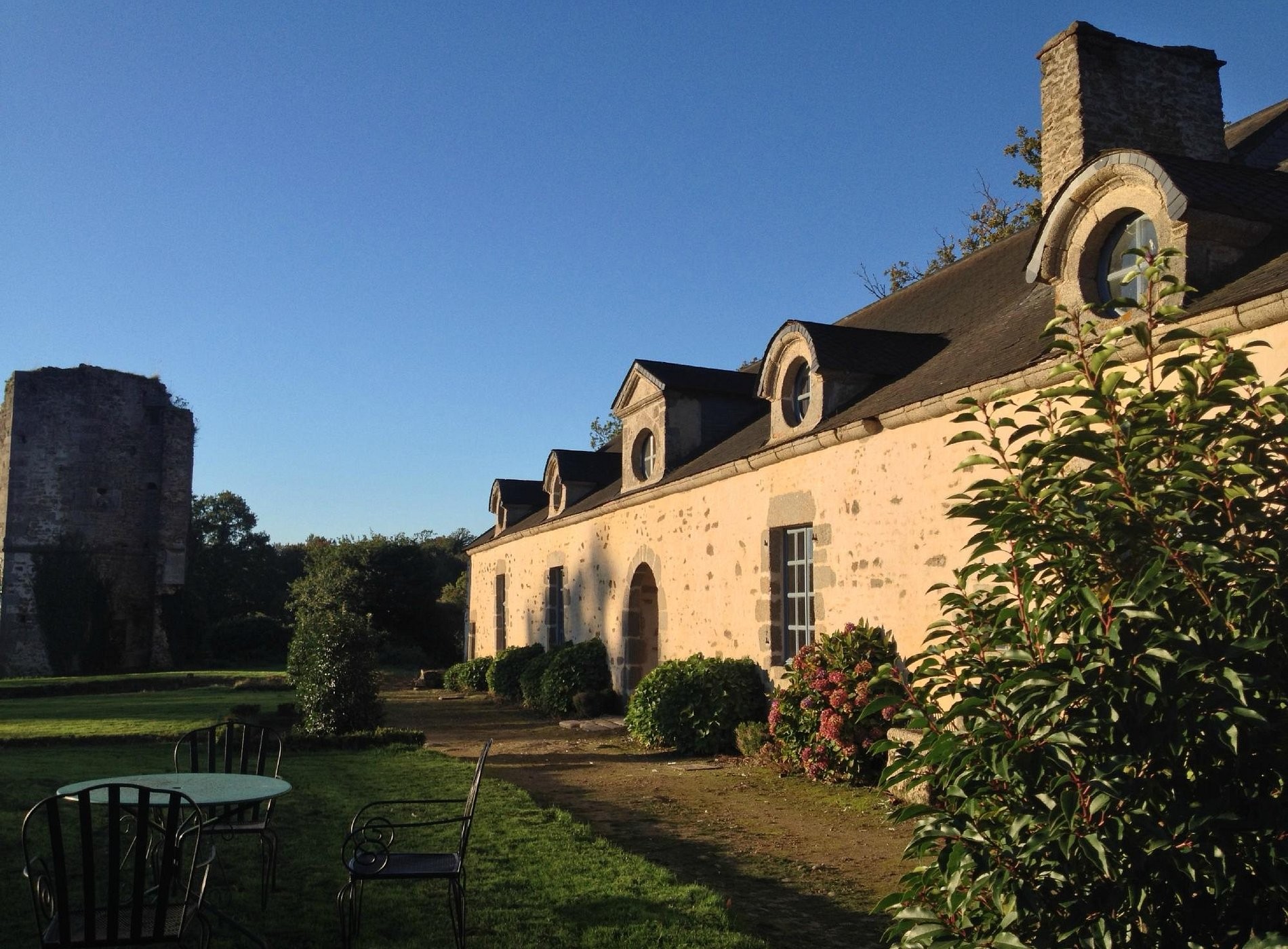 Chateau De La Chasse-Guerre, Chambre d'Hôtes à Hardanges