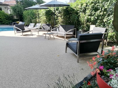 LES JARDINS DE LA FONTAINE: gite et chambre d'hôte ou séminaire avec piscine chauffée, jacuzzi, parking privé dans le Gard, Chambre d'Hôtes à Alès