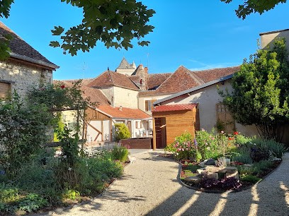 Aux Sources de Ouanne, Maison d'Hôtes à Ouanne