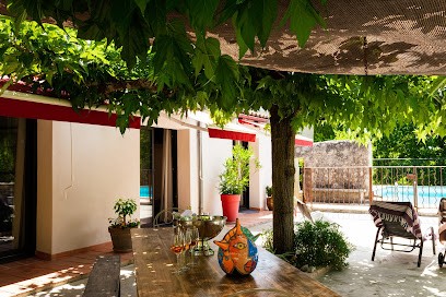 Gite de caractère Magnanerie 7 pers. 3 chambres, 4 lits, 3 s de bains, 3 WC, Maison d'Hôtes à Sauve