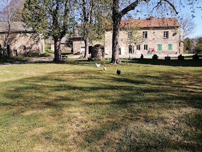 Le Puits Dans La Cour, Chambre d'Hôtes à Saint-Priest-des-Champs