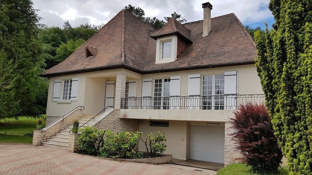 Maison Blanche, Chambre d'Hôtes à Boulazac Isle Manoire