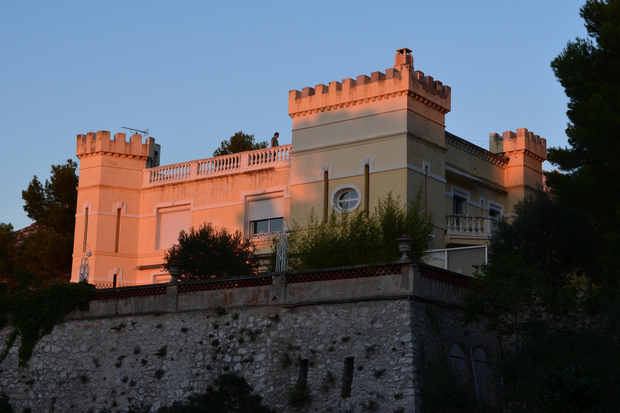Château l'Aroumias de la Panouse, Chambre d'Hôtes à Marseille 09