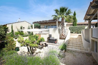 Les Petits Gardons, La Villa avec piscine intérieure, Chambre d'Hôtes à Castillon-du-Gard