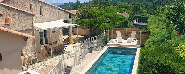 Gîte LA VILLA ROLLAND, Location de Vacances à Meyreuil