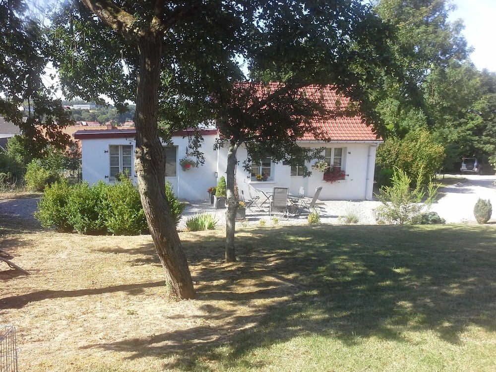 Hôtel Gîte Chambres d’hôtes et Roulotte St-Pol-sur-Ternoise, Chambre d'Hôtes à Saint-Pol-sur-Ternoise