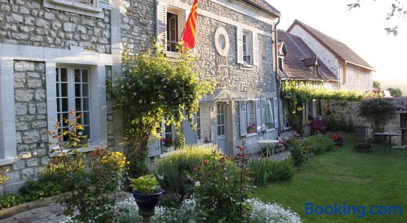 Avenue du Château, Chambre d'Hôtes à La Chapelle-Longueville