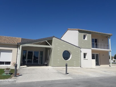 Jardins de la Boutonne résidence séniors, Chambre d'Hôtes à Chef-Boutonne
