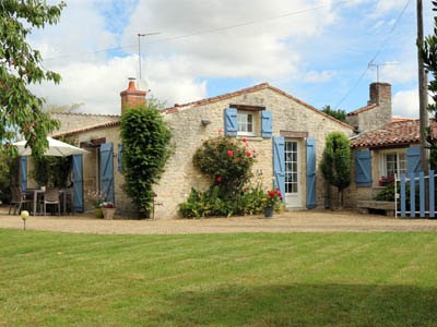 Le Cottage Bleu, Location de Vacances à Lairoux
