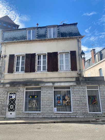 Maison De La Tour Gite Pèlerin, Chambre D'hôtes à Sauveterre-de-Béarn