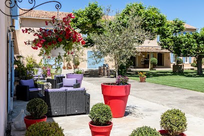 Mas Saint Julien Bed And Breakfast, Chambre d'Hôtes à Cavaillon