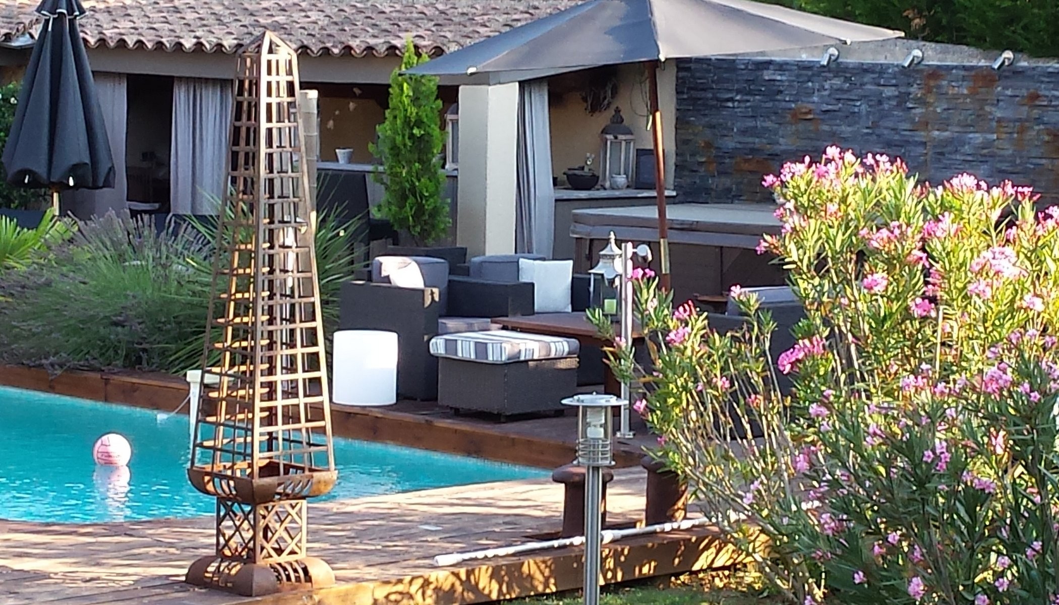 Les Chambres D'Hôtes De La Ferrage, Chambre d'Hôtes à La Tour-d'Aigues