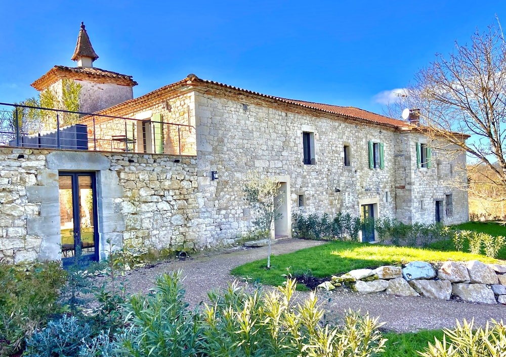 DOMAINE DE LEJOS - Portes d'Albi, Chambre d'Hôtes à Lamillarié