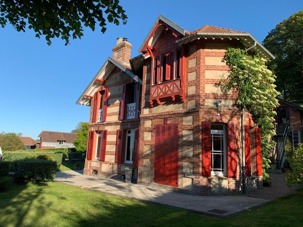 La Villa des Rosiers, Chambre d'Hôtes à Cricqueboeuf