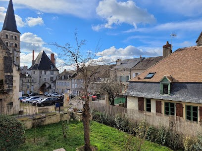 La Cour Du Château, Chambre d'Hôtes à La Charité-sur-Loire