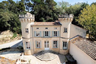 Gîte Les Tours Maison D'hôtes à Sarrians