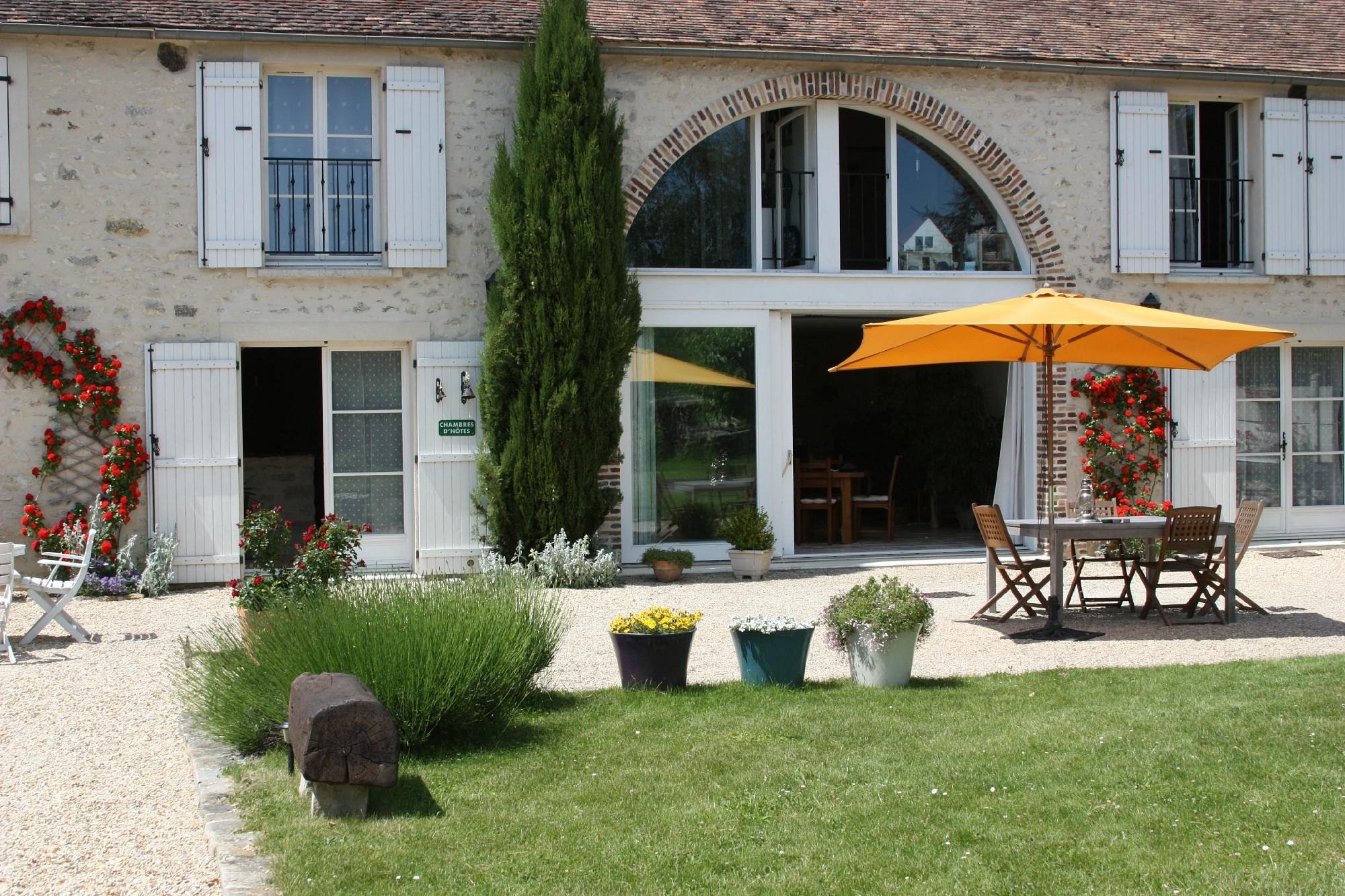 Gîte Fontainebleau Le Clos du Tertre, Chambre d'Hôtes à La Chapelle-la-Reine