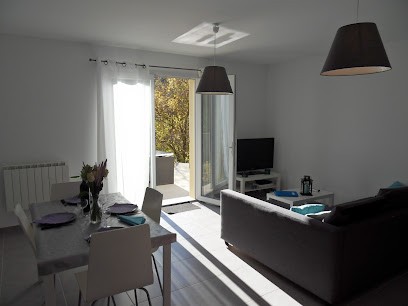 Gîte Le petit Vallon, Location de Vacances à Allemagne-en-Provence