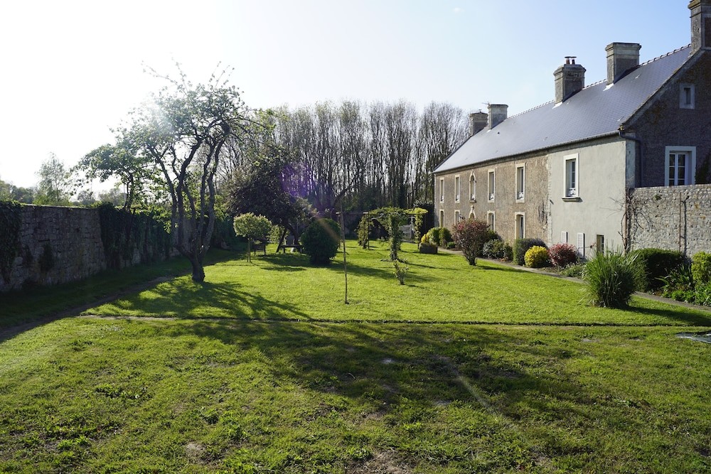 Aux Léopards Normands, Chambre d'Hôtes à Mandeville-en-Bessin