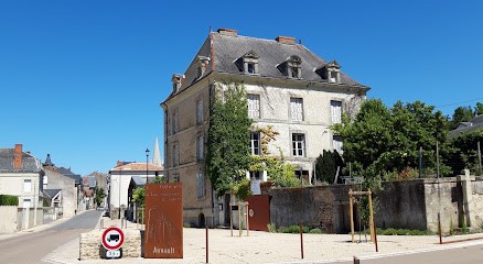 The Voltaire Bed & Breakfast, Chambre d'Hôtes à Airvault