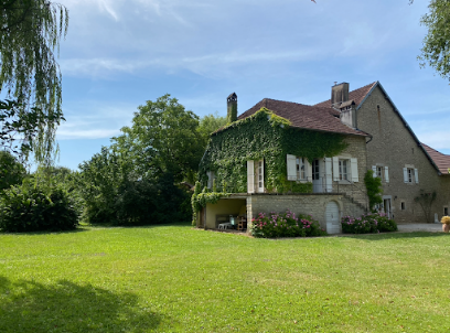 Domaine Du Mont Location De Vacances à Montferrand-le-Château