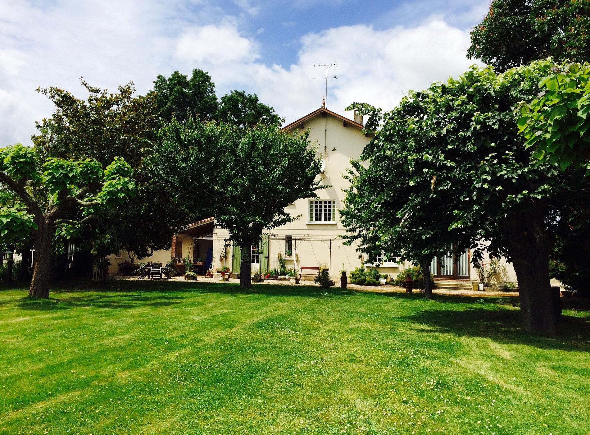 The Retreat @ Le Grand Bois, Chambre d'Hôtes à Miramont-de-Guyenne
