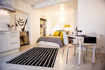 LE STUDIO BLANC, Location de Vacances à Lagrasse