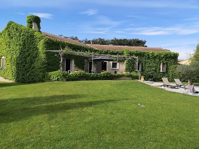 Villa Le Mazet Des Gramenières, Location de Vacances à Maillane