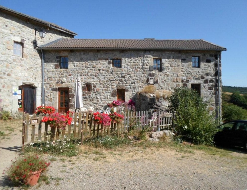 Ferme De La Grande Porte, Chambre d'Hôtes à Mazan-l'Abbaye