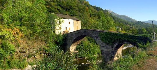 Maison Wina - Chambres d'hôtes, Maison d'Hôtes à Florac Trois Rivières