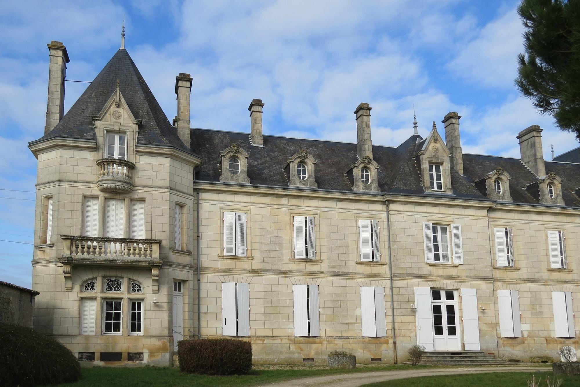 Chambre D'hôtes Château De La Tillade, Chambre d'Hôtes à Saint-Simon-de-Pellouaille
