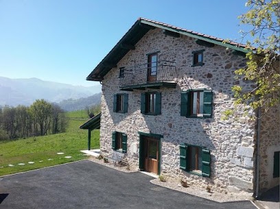 Gîte Gaineko Antchaldia, Location de Vacances à Lasse