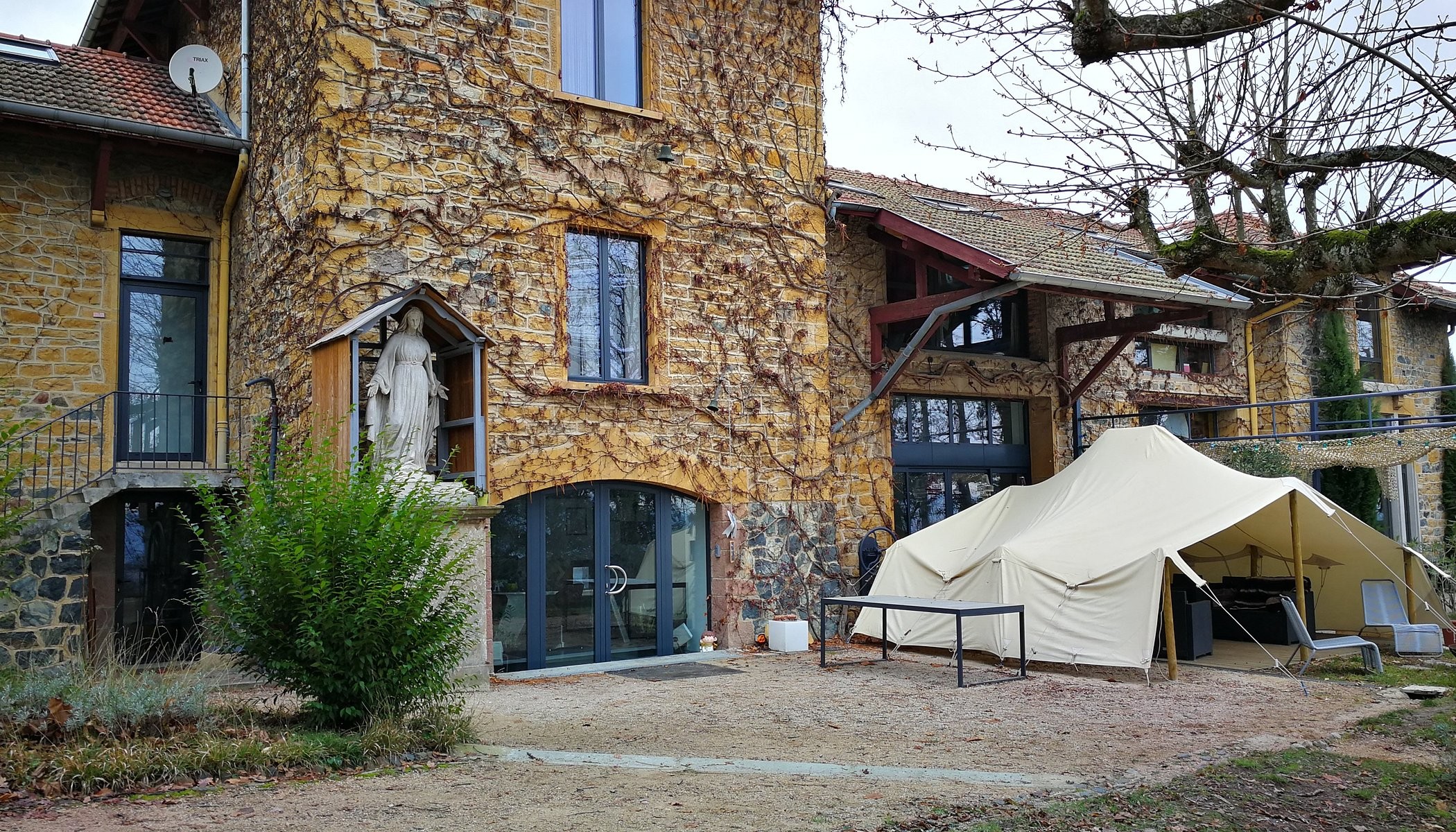 LODGES LAO, Chambre d'Hôtes à Bully