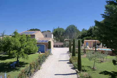 Villa Manolive, Location De Vacances à Robion