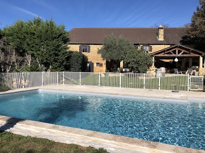 La Grange de Langlade: Gîte et Chambre d'hôtes, avec piscine et spa en campagne, Gîte de groupe en Dordogne, Périgord Noir, Chambre d'Hôtes à Proissans