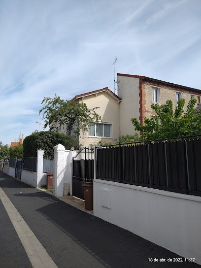 Chris Et JJ Cottage, Chambre d'Hôtes à Colombes