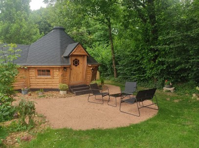 Chambre d'hôtes insolite À l'Orée du Cèdre, Chambre d'Hôtes à Pouzauges